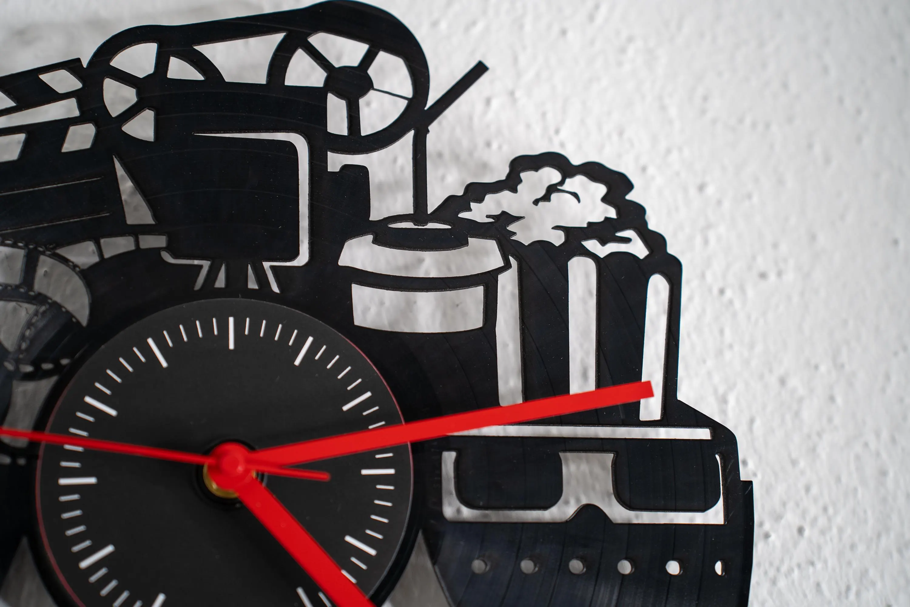 Wanduhr aus echter Schallplatte – Retro Design - Kino - Cinema – Vinyl Uhr - Image 3