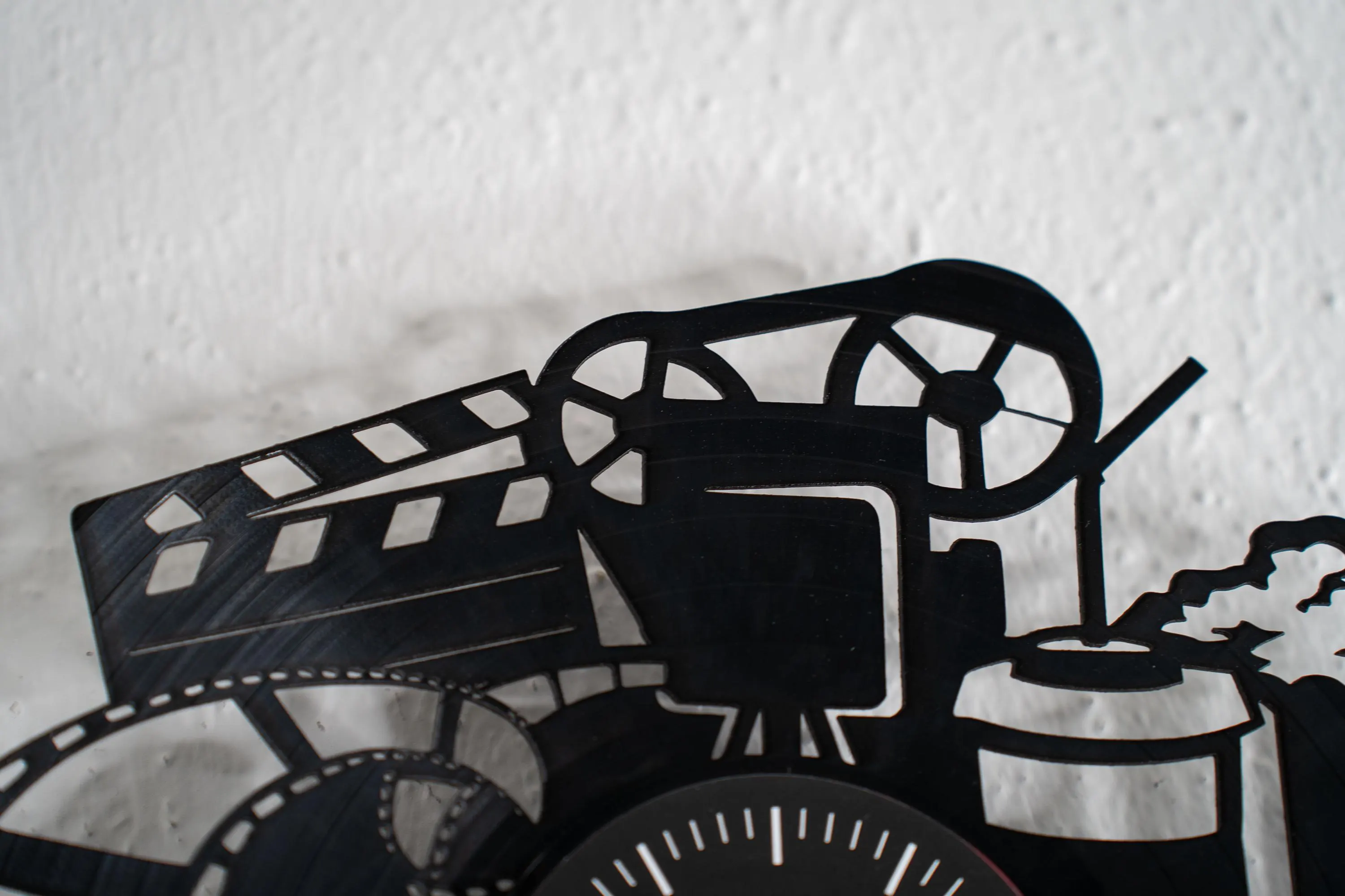 Wanduhr aus echter Schallplatte – Retro Design - Kino - Cinema – Vinyl Uhr - Image 4